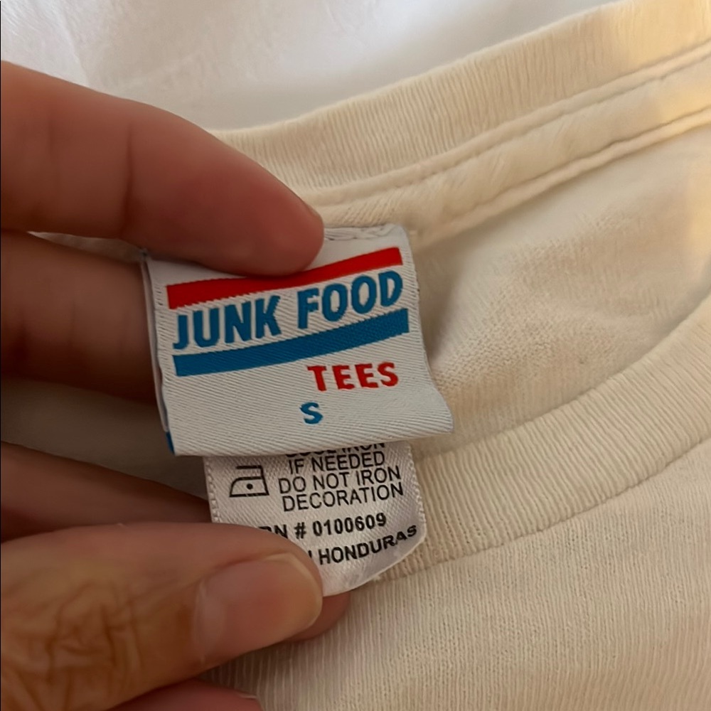 Junk food Budweiser White T-Shirt unisex S never worn. - Picture 3 of 4